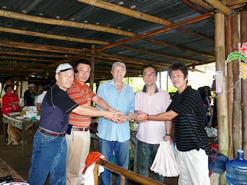 フィリピン、セブ島のハンズファームで植林実施